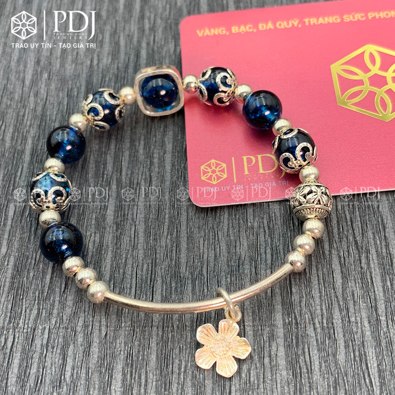 Vòng đá thạch anh xanh biển 8 ly chi tiết hoa bạc PDJ